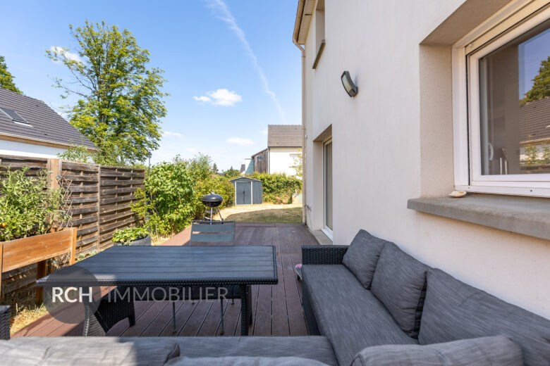 Photos du bien : Exclusivité – Condé-sur-Vesgre – Maison de village avec commerces à pied