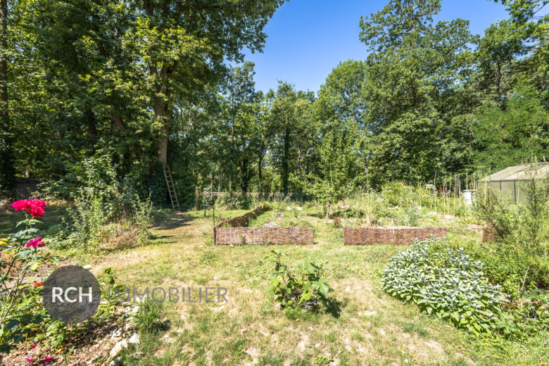 Photos du bien : Grosrouvres – Maison de plain-pied en bois nichée en coeur de forêt