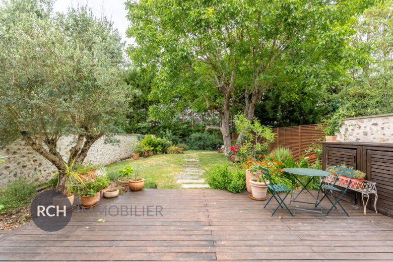 Photos du bien : Exclusivité – Grosrouvre – Authentique maison en pierre située dans un environnement d’exception