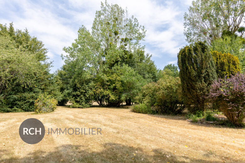 Photos du bien : Flins-Neuve-Église – Belle maison ancienne avec joli parc arboré au calme