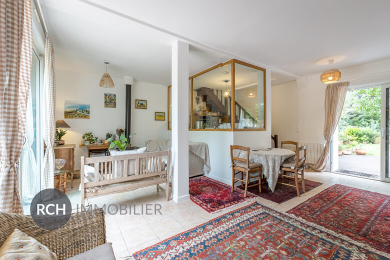 Photos du bien : Exclusivité – Grosrouvre – Authentique maison en pierre située dans un environnement d’exception