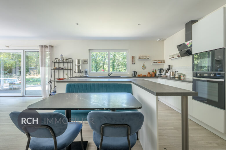 Photos du bien : Grosrouvres – Maison de plain-pied en bois nichée en coeur de forêt