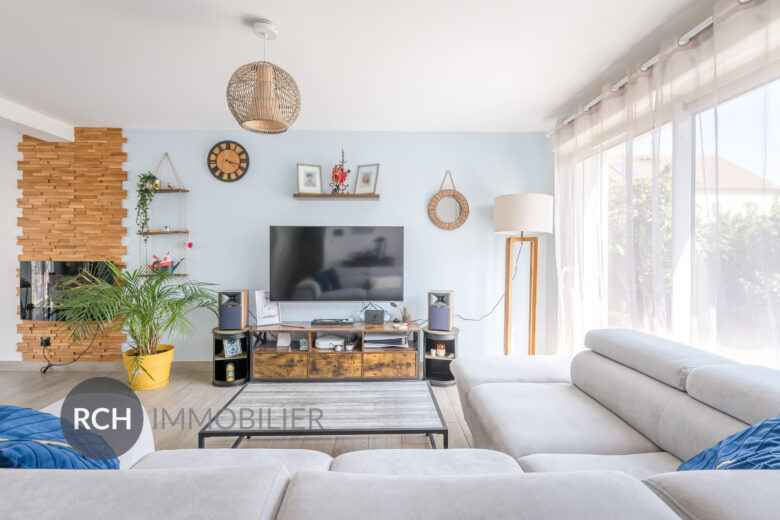 Photos du bien : Exclusivité – Condé-sur-Vesgre – Maison de village avec commerces à pied