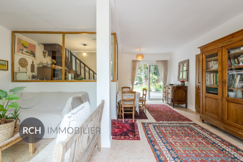 Photos du bien : Exclusivité – Grosrouvre – Authentique maison en pierre située dans un environnement d’exception