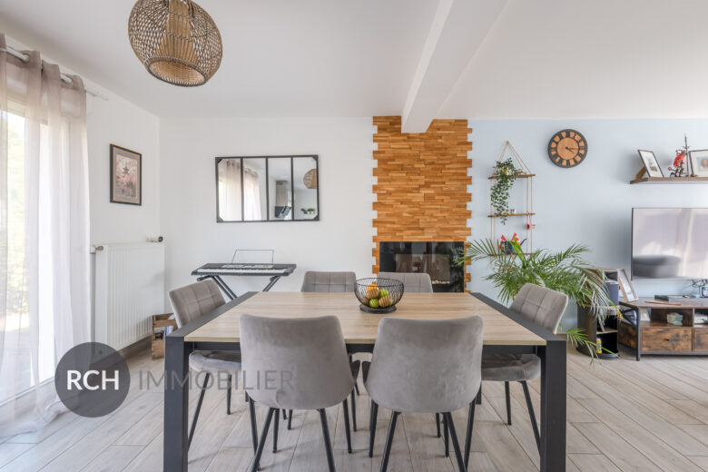 Photos du bien : Exclusivité – Condé-sur-Vesgre – Maison de village avec commerces à pied