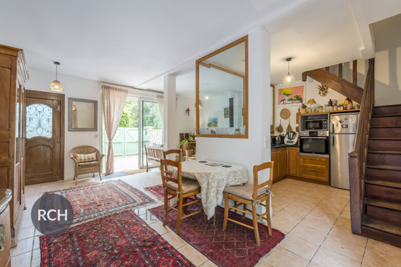 Photos du bien : Exclusivité – Grosrouvre – Authentique maison en pierre située dans un environnement d’exception