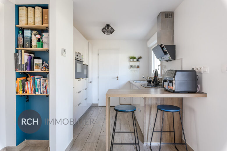 Photos du bien : Exclusivité – Condé-sur-Vesgre – Maison de village avec commerces à pied