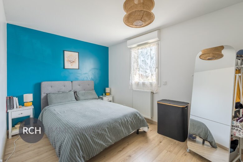 Photos du bien : Exclusivité – Condé-sur-Vesgre – Maison de village avec commerces à pied