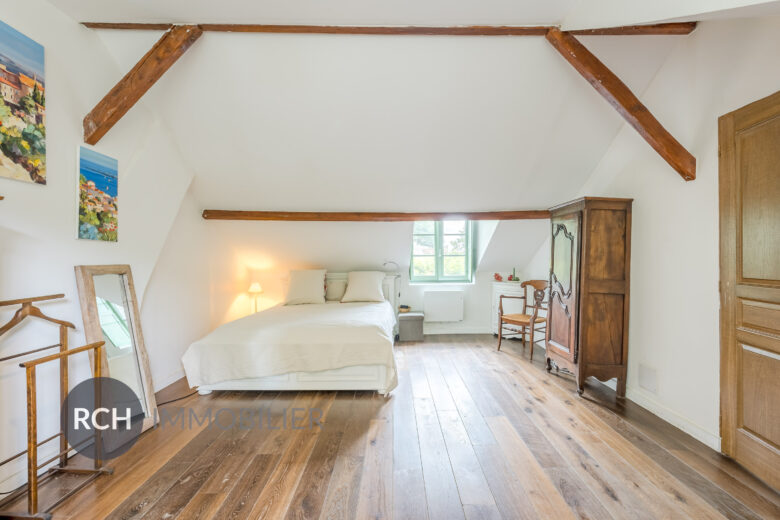 Photos du bien : Exclusivité – Grosrouvre – Authentique maison en pierre située dans un environnement d’exception