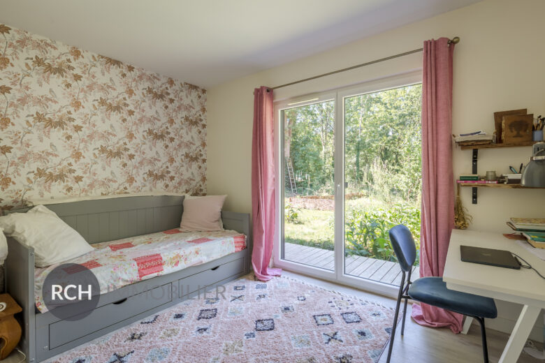 Photos du bien : Grosrouvres – Maison de plain-pied en bois nichée en coeur de forêt