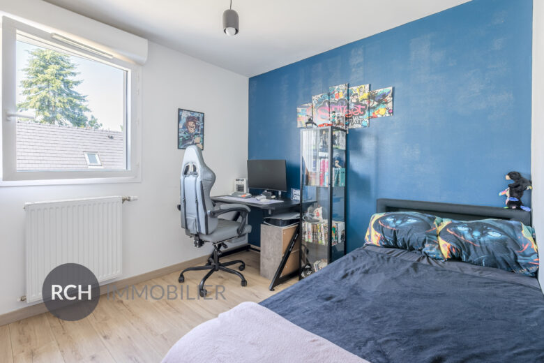 Photos du bien : Exclusivité – Condé-sur-Vesgre – Maison de village avec commerces à pied