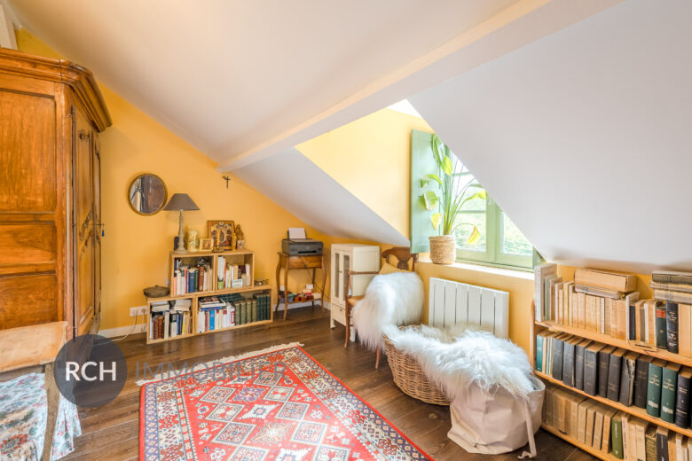 Photos du bien : Exclusivité – Grosrouvre – Authentique maison en pierre située dans un environnement d’exception