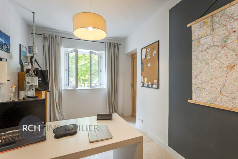 Photos du bien : Orgerus – Belle maison ancienne rénovée avec des matériaux de qualité