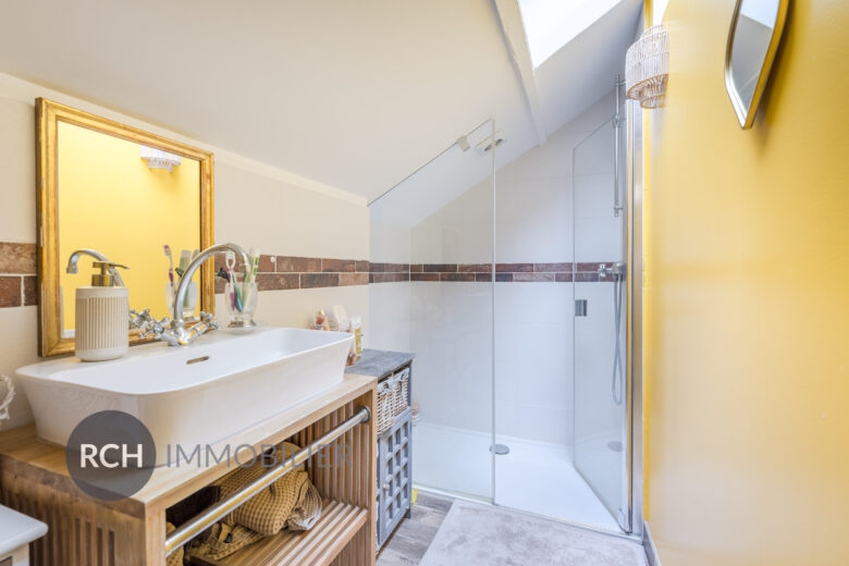 Photos du bien : Exclusivité – Grosrouvre – Authentique maison en pierre située dans un environnement d’exception
