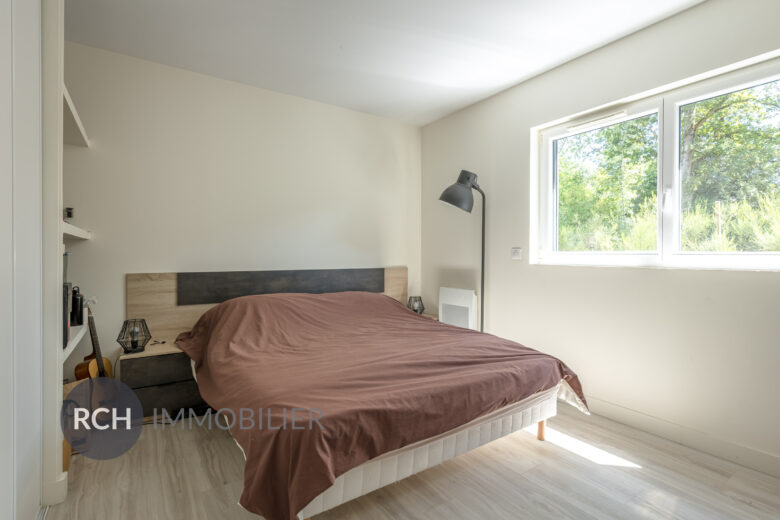 Photos du bien : Grosrouvres – Maison de plain-pied en bois nichée en coeur de forêt