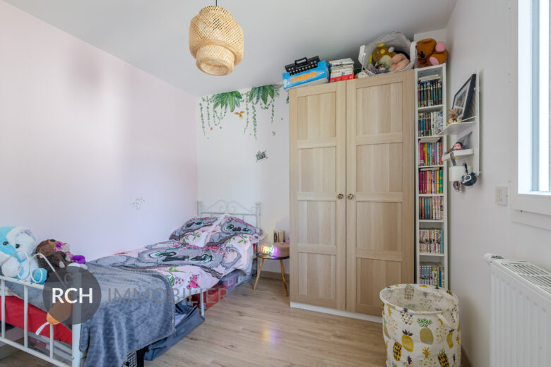 Photos du bien : Exclusivité – Condé-sur-Vesgre – Maison de village avec commerces à pied