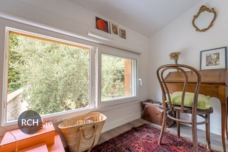 Photos du bien : Exclusivité – Grosrouvre – Authentique maison en pierre située dans un environnement d’exception