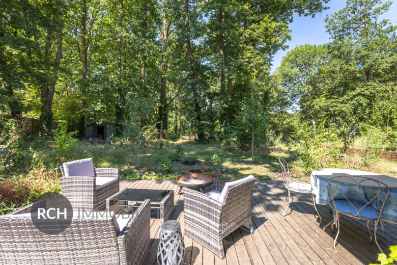 Photos du bien : Grosrouvres – Maison de plain-pied en bois nichée en coeur de forêt