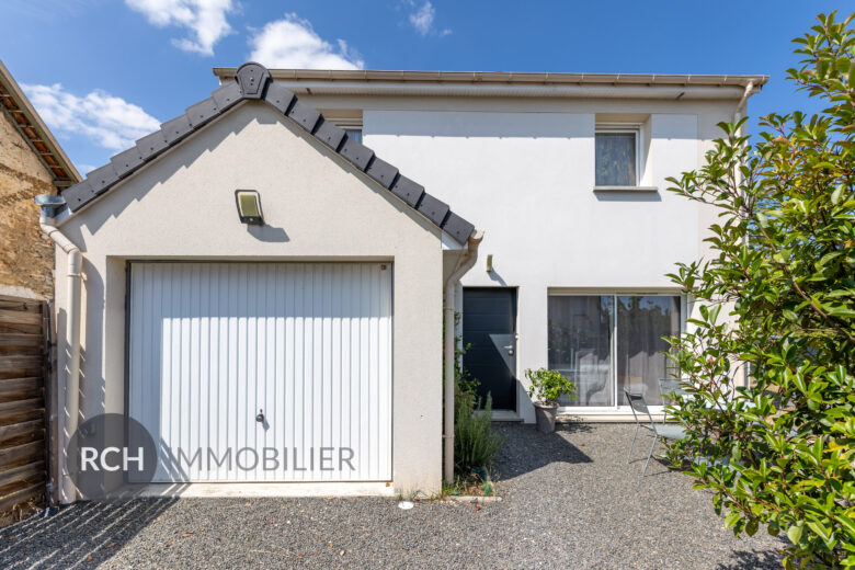 Photos du bien : Exclusivité – Condé-sur-Vesgre – Maison de village avec commerces à pied