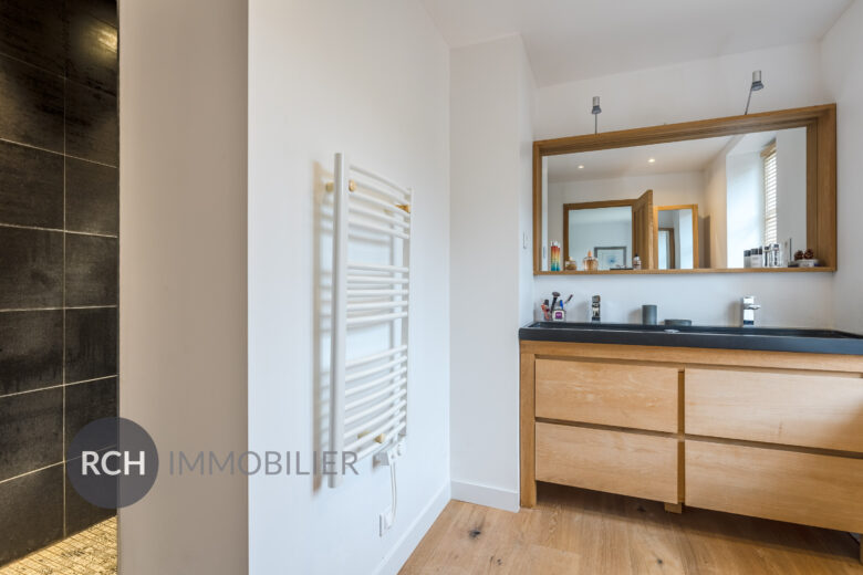Photos du bien : Orgerus – Belle maison ancienne rénovée avec des matériaux de qualité