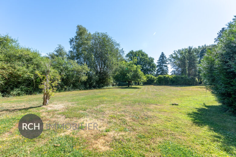 Photos du bien : Bazainville – Terrain constructible de 2 839 m2 situé dans un environnement préservé
