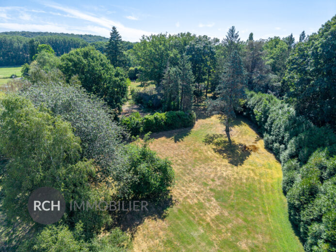 Photos du bien : Bazainville – Terrain constructible de 2 839 m2 situé dans un environnement préservé
