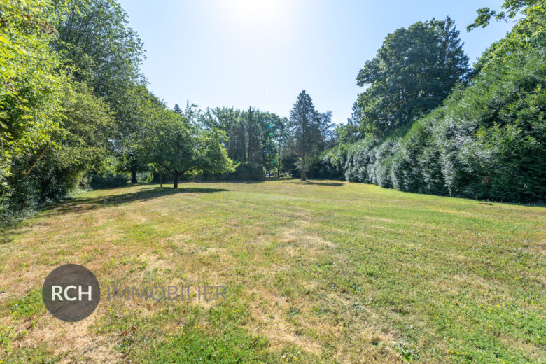 Photos du bien : Bazainville – Terrain constructible de 2 839 m2 situé dans un environnement préservé