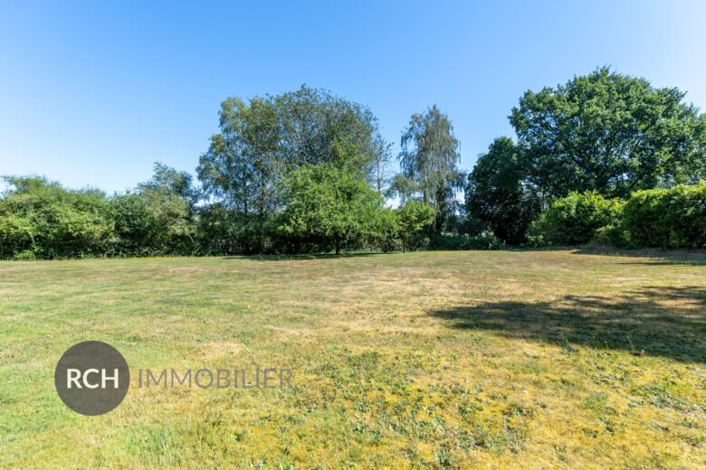 Photos du bien : Bazainville – Terrain constructible de 2 839 m2 situé dans un environnement préservé
