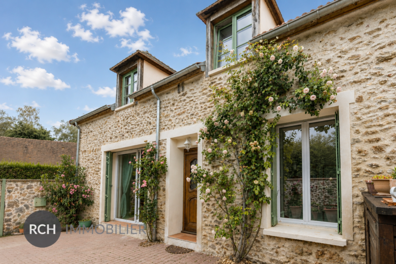 Photos du bien : Exclusivité – Grosrouvre – Authentique maison en pierre située dans un environnement d&rsquo;exception