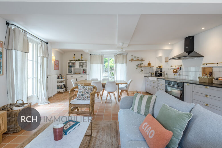 Photos du bien : Méré – Maison ancienne entièrement rénovée avec charmant jardin clos de murs