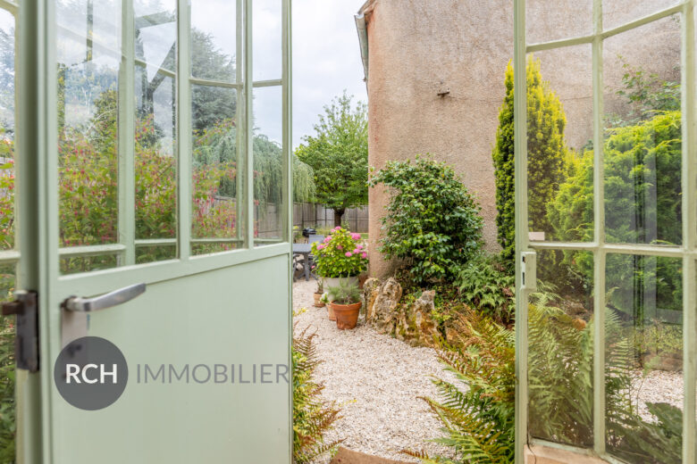 Photos du bien : Méré – Maison ancienne entièrement rénovée avec charmant jardin clos de murs