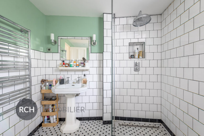 Photos du bien : Méré – Maison ancienne entièrement rénovée avec charmant jardin clos de murs