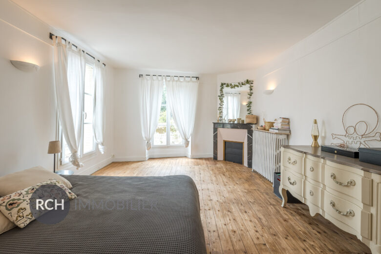 Photos du bien : Méré – Maison ancienne entièrement rénovée avec charmant jardin clos de murs