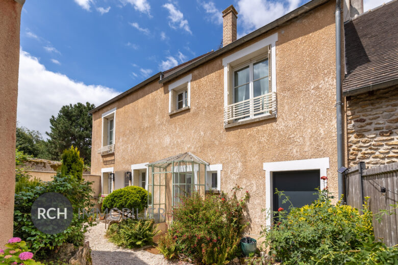 Photos du bien : Méré – Maison ancienne entièrement rénovée avec charmant jardin clos de murs