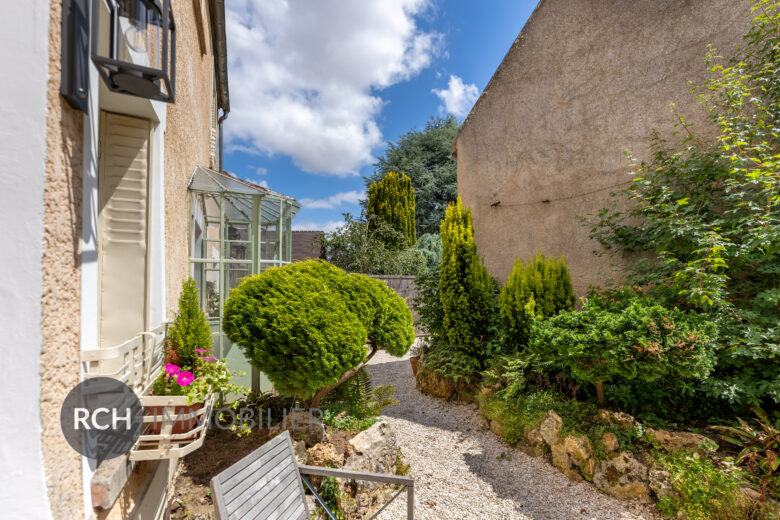 Photos du bien : Méré – Maison ancienne entièrement rénovée avec charmant jardin clos de murs