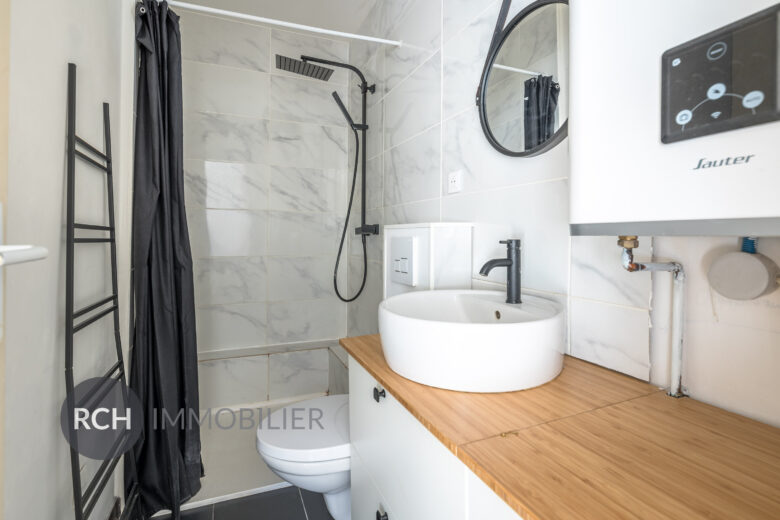 Photos du bien : Exclusivité – Saint-Germain-de-la-Grange – Appartement deux pièces clef en main entièrement rénové