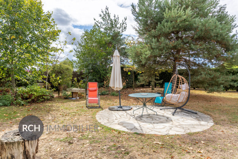 Photos du bien : Condé-sur-Vesgre – Maison de caractère en pierre offrant un beau potentiel