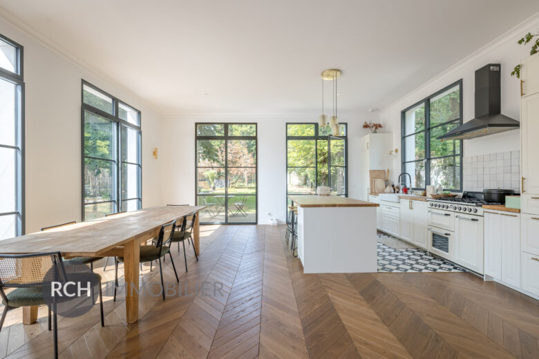 Photos du bien : Exclusivité – Montfort-l’Amaury – Belle maison de standing meublée proche de toutes commodités
