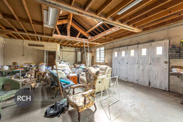 Photos du bien : Condé-sur-Vesgre – Maison de caractère en pierre offrant un beau potentiel