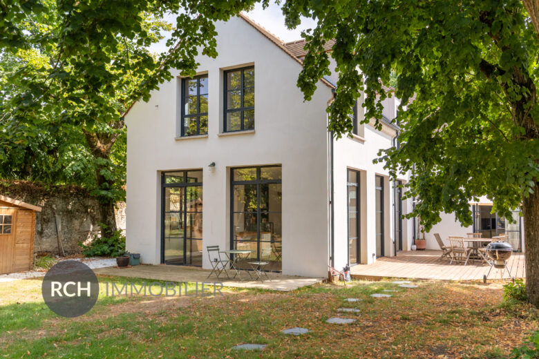 Photos du bien : Exclusivité – Montfort-l’Amaury – Belle maison de standing meublée proche de toutes commodités