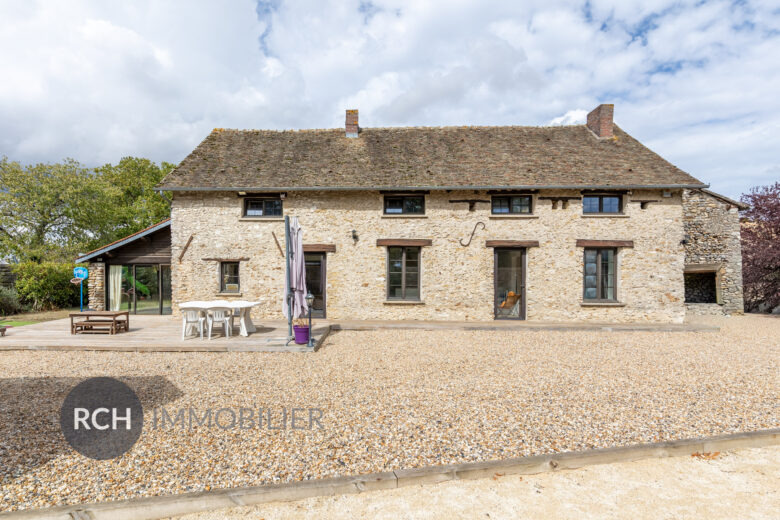 Photos du bien : Le Mesnil-Simon – Charmante maison familiale en pierre avec dépendances