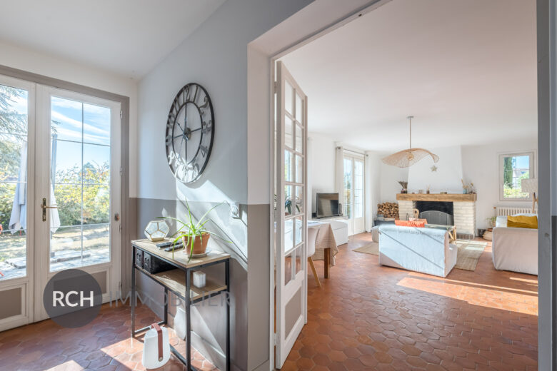 Photos du bien : Méré – Grande maison familiale sur un beau jardin au calme