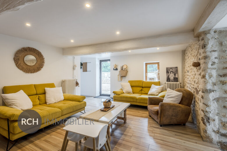 Photos du bien : Le Mesnil-Simon – Charmante maison familiale en pierre avec dépendances