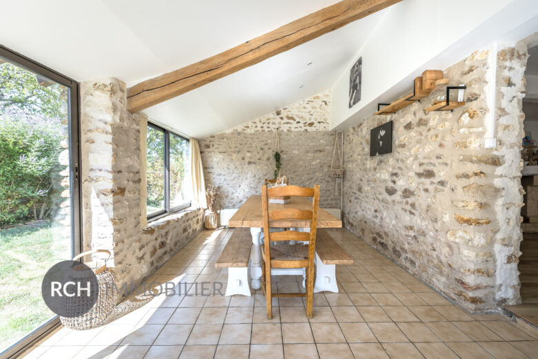 Photos du bien : Le Mesnil-Simon – Charmante maison familiale en pierre avec dépendances