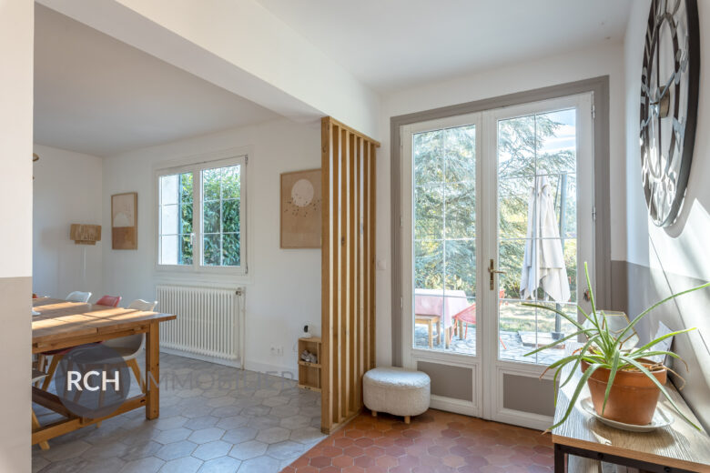 Photos du bien : Méré – Grande maison familiale sur un beau jardin au calme
