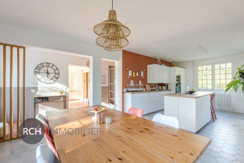 Photos du bien : Méré – Grande maison familiale sur un beau jardin au calme