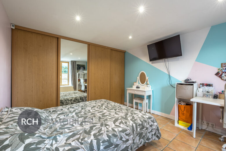 Photos du bien : Le Mesnil-Simon – Charmante maison familiale en pierre avec dépendances