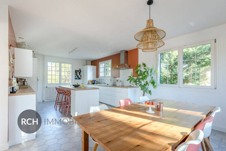 Photos du bien : Méré – Grande maison familiale sur un beau jardin au calme