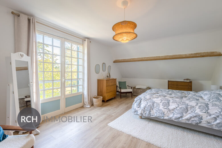 Photos du bien : Méré – Grande maison familiale sur un beau jardin au calme