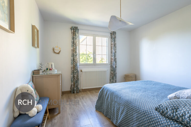 Photos du bien : Méré – Grande maison familiale sur un beau jardin au calme